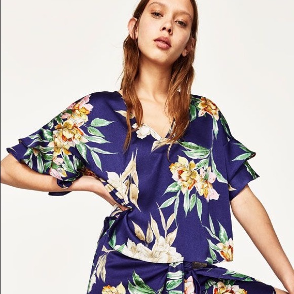 Zara Tops - Zara Basic Ruffle Floral Blouse